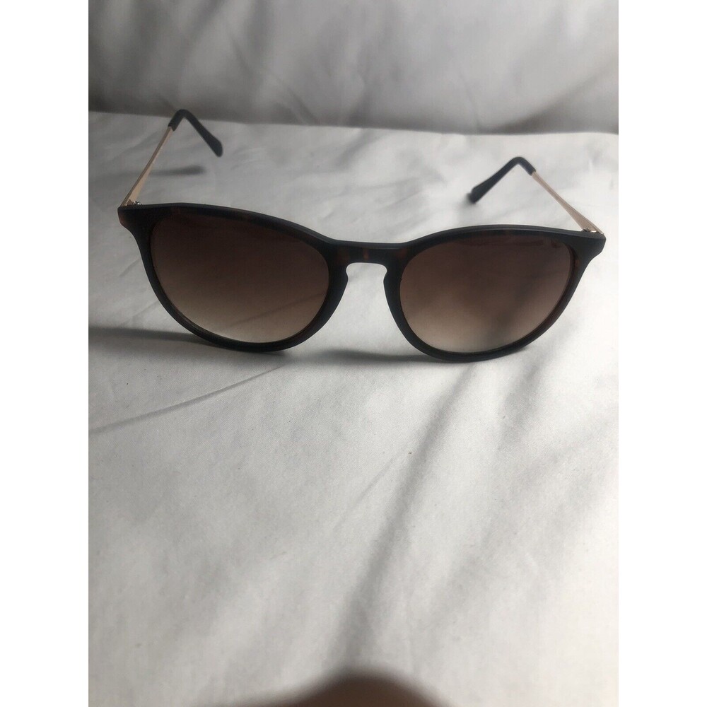 Sunglasses Women’s Tortoise Shell Print Plastic Round Sunglasses 090-01-1687